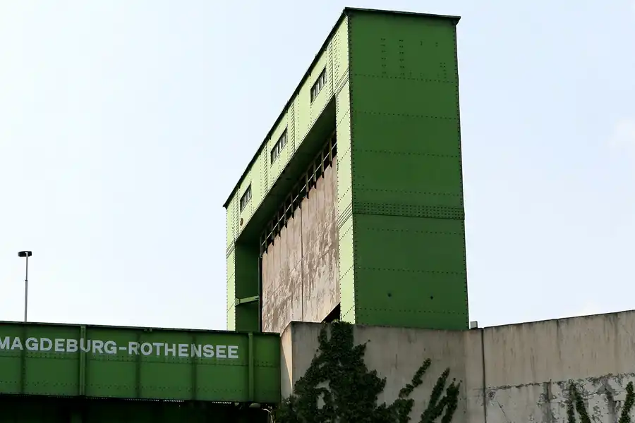 073 | 2009 | Magdeburg | Wasserstrassenkreuz – Schiffshebewerk Magdeburg-Rothensee | © carsten riede fotografie