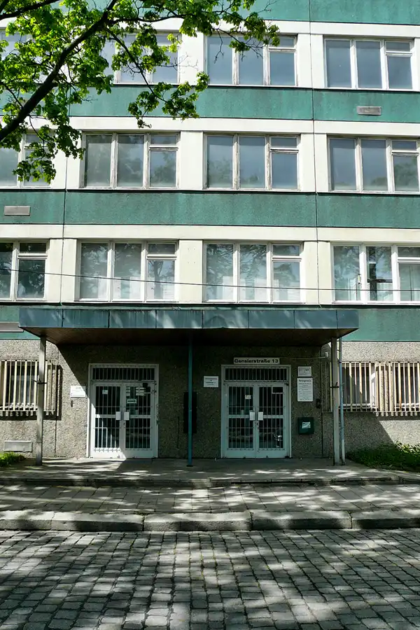 061 | 2010 | Berlin | Genslerstrasse | © carsten riede fotografie