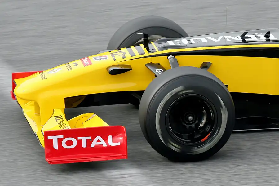 133 | 2010 | Barcelona | Renault R30 | Vitali Petrov | © carsten riede fotografie