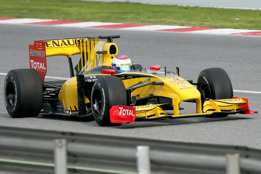 135 | 2010 | Barcelona | Renault R30 | Vitali Petrov | © carsten riede fotografie