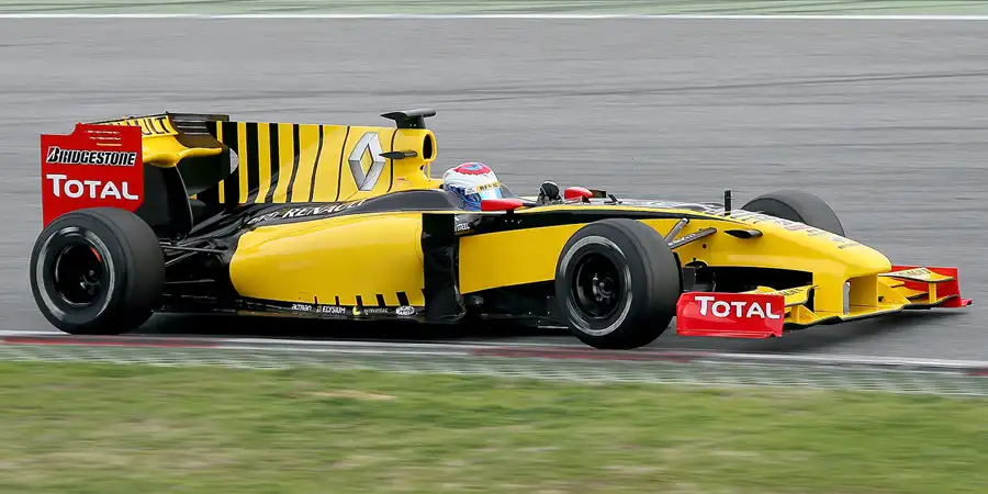136 | 2010 | Barcelona | Renault R30 | Vitali Petrov | © carsten riede fotografie