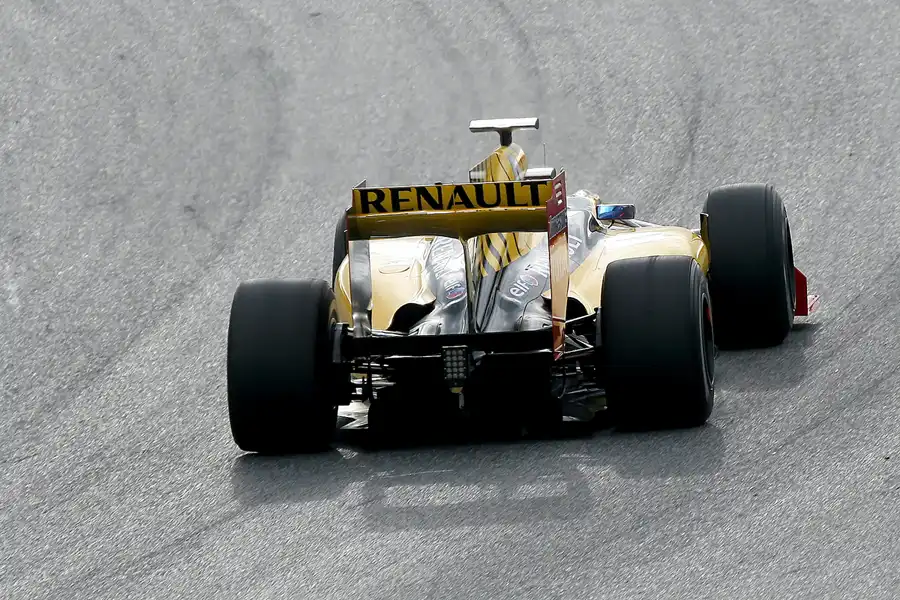 137 | 2010 | Barcelona | Renault R30 | Vitali Petrov | © carsten riede fotografie