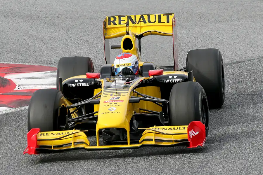 142 | 2010 | Barcelona | Renault R30 | Vitali Petrov | © carsten riede fotografie