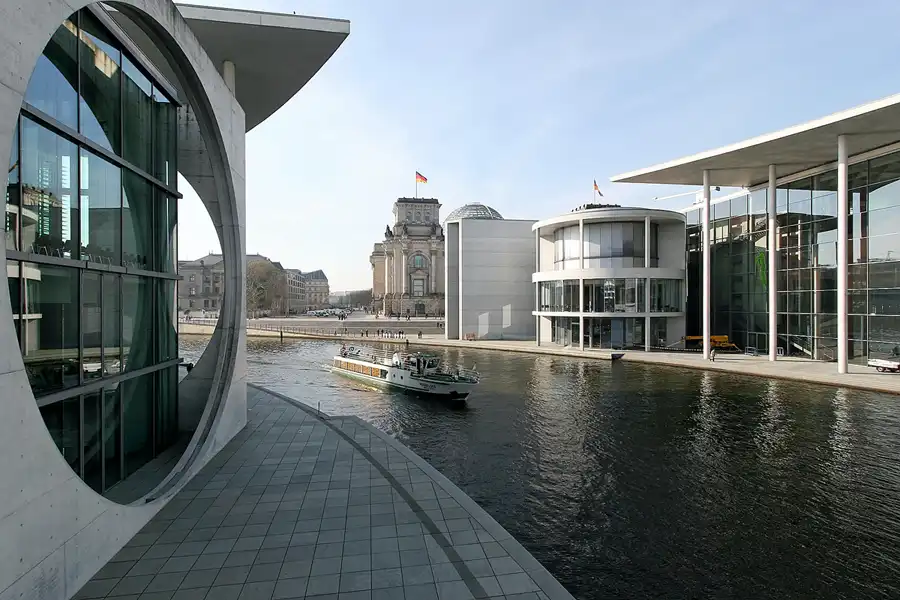 016 | 2010 | Berlin | Regierungsviertel | © carsten riede fotografie