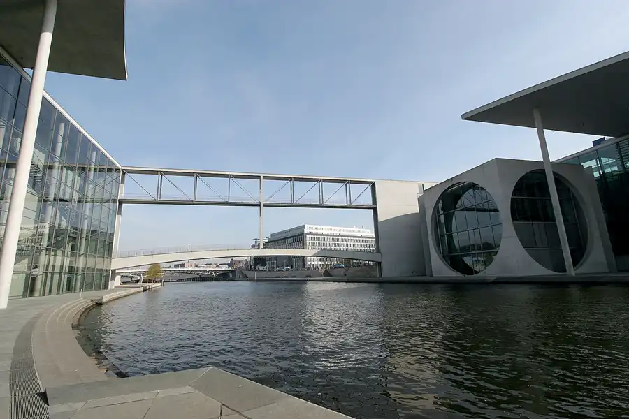 019 | 2010 | Berlin | Regierungsviertel | © carsten riede fotografie