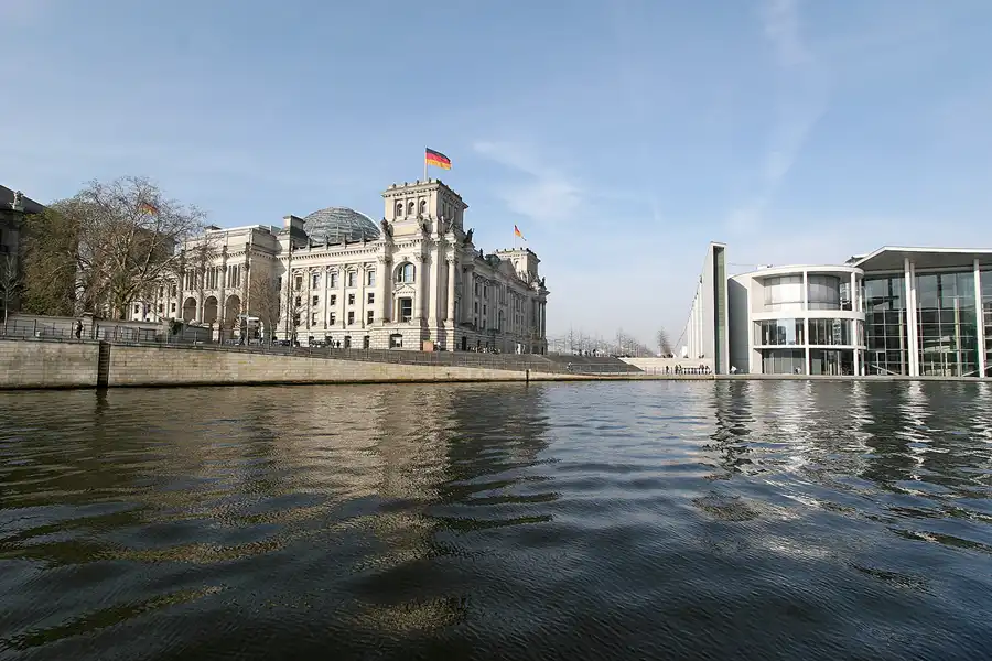 023 | 2010 | Berlin | Regierungsviertel – Reichstag | © carsten riede fotografie