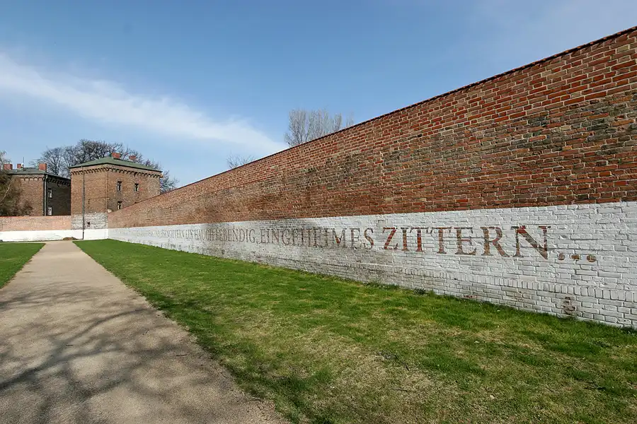 044 | 2010 | Berlin | Geschichtspark – ehemaliges Zellengefängnis Moabit | © carsten riede fotografie