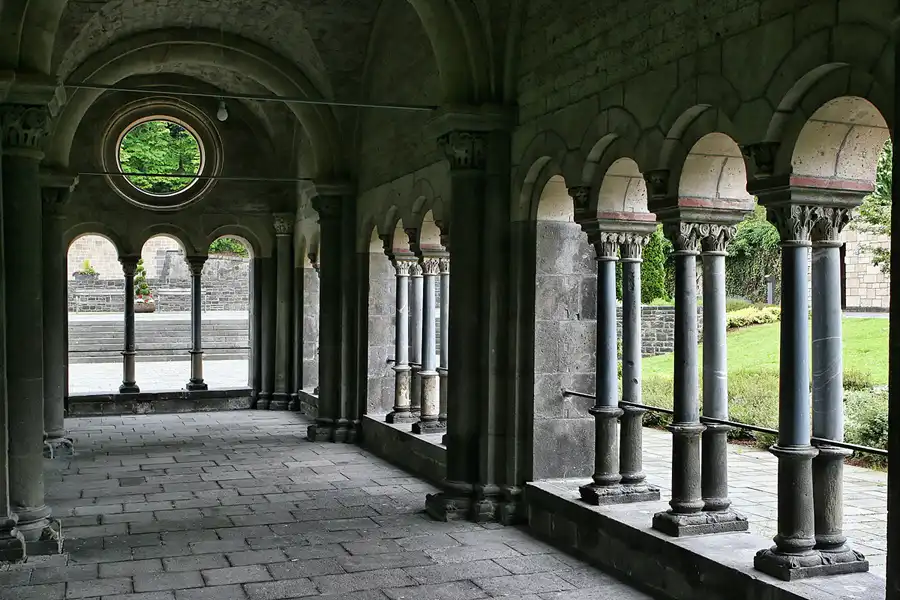 084 | 2010 | Maria Laach | © carsten riede fotografie