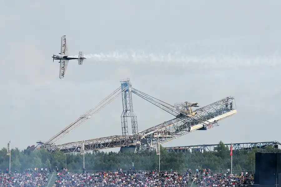 011 | 2010 | Eurospeedway | Red Bull Air Race – Hannes Arch | © carsten riede fotografie
