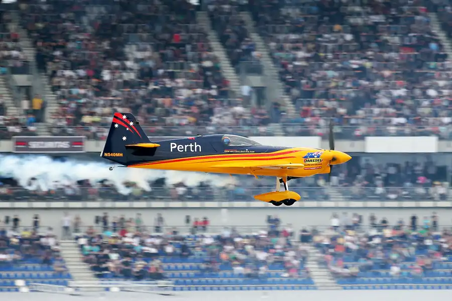 037 | 2010 | Eurospeedway | Red Bull Air Race – Matt Hall | © carsten riede fotografie