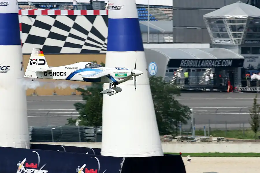 050 | 2010 | Eurospeedway | Red Bull Air Race – Matthias Dolderer | © carsten riede fotografie