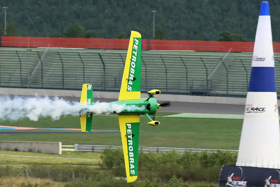 055 | 2010 | Eurospeedway | Red Bull Air Race – Michael Goulian | © carsten riede fotografie