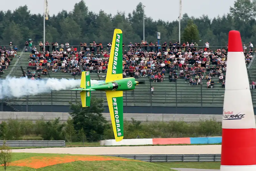 056 | 2010 | Eurospeedway | Red Bull Air Race – Michael Goulian | © carsten riede fotografie