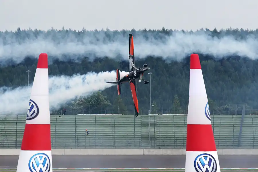 058 | 2010 | Eurospeedway | Red Bull Air Race – Nicolas Ivanoff | © carsten riede fotografie