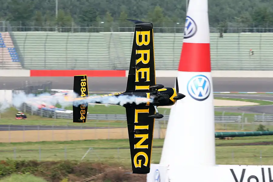 072 | 2010 | Eurospeedway | Red Bull Air Race – Nigel Lamb | © carsten riede fotografie