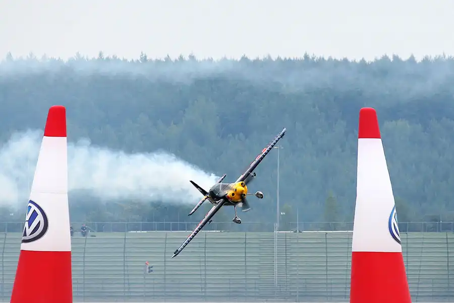 095 | 2010 | Eurospeedway | Red Bull Air Race – Peter Besenyei | © carsten riede fotografie
