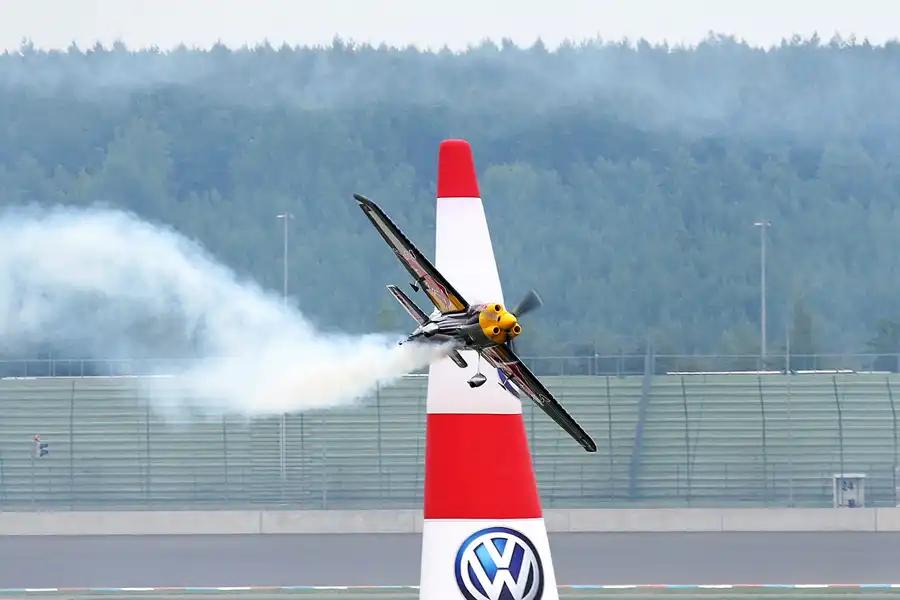 096 | 2010 | Eurospeedway | Red Bull Air Race – Peter Besenyei | © carsten riede fotografie