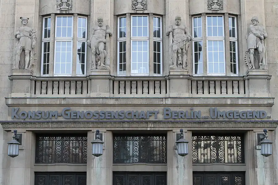 013 | 2011 | Berlin | Bornitzstrasse | © carsten riede fotografie