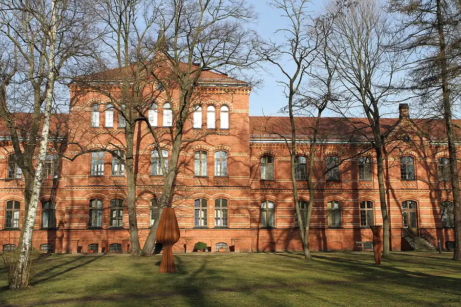 021 | 2011 | Berlin | Krankenhaus Königin Elisabeth Herzberge | © carsten riede fotografie