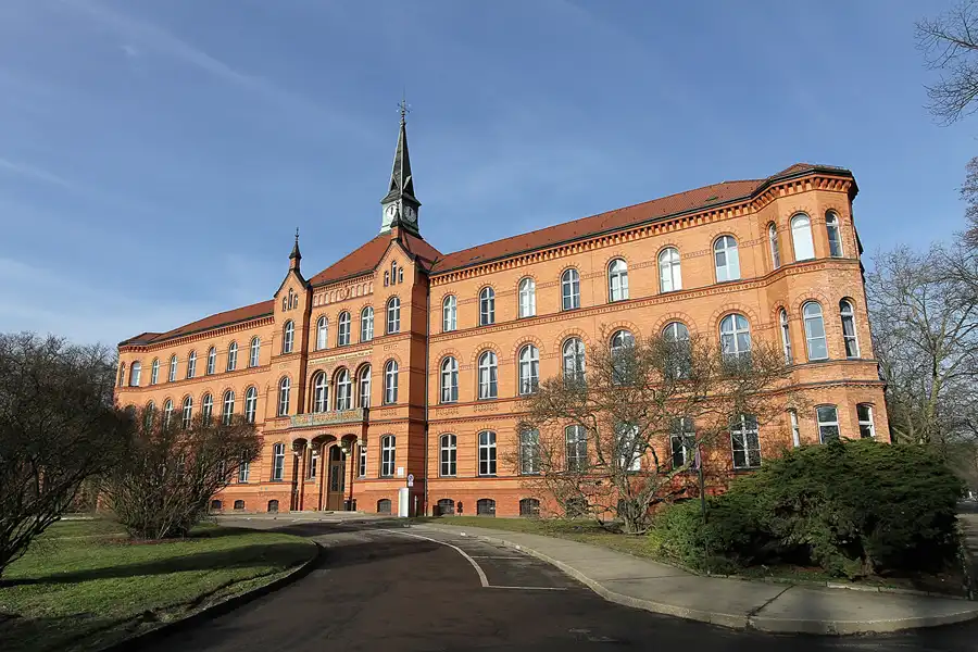 023 | 2011 | Berlin | Krankenhaus Königin Elisabeth Herzberge | © carsten riede fotografie