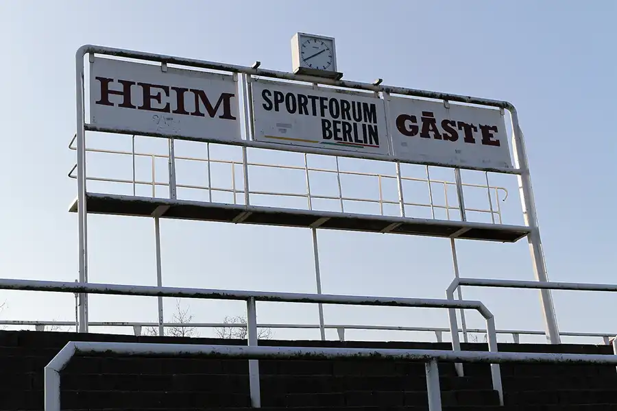 037 | 2011 | Berlin | Sportforum | © carsten riede fotografie