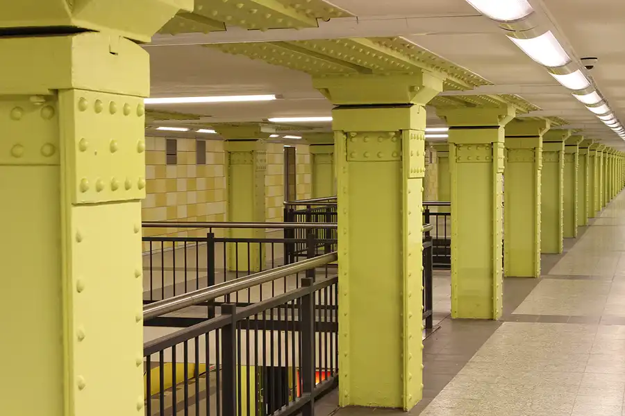 058 | 2011 | Berlin | U-Bahnhof Lichtenberg | © carsten riede fotografie