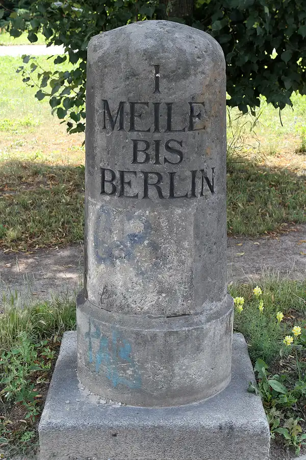 121 | 2011 | Berlin | Falkenberger Chaussee | © carsten riede fotografie