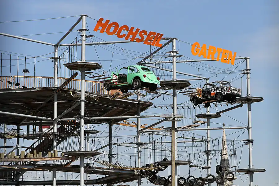 144 | 2011 | Berlin | Julie-Wolfthorn-Strasse | © carsten riede fotografie