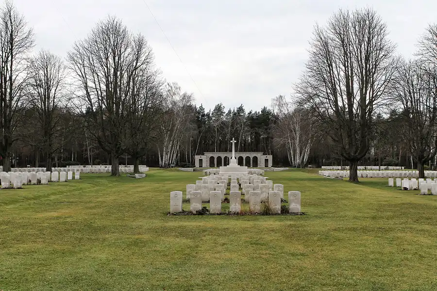 161 | 2011 | Berlin | War Cemetery | © carsten riede fotografie