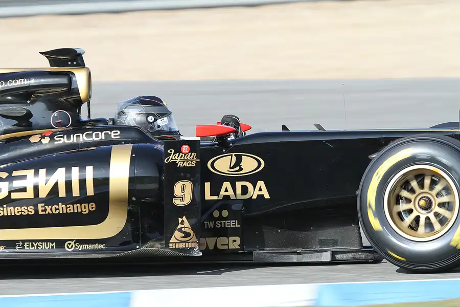 126 | 2011 | Jerez De La Frontera | Renault R31 | Nick Heidfeld | © carsten riede fotografie