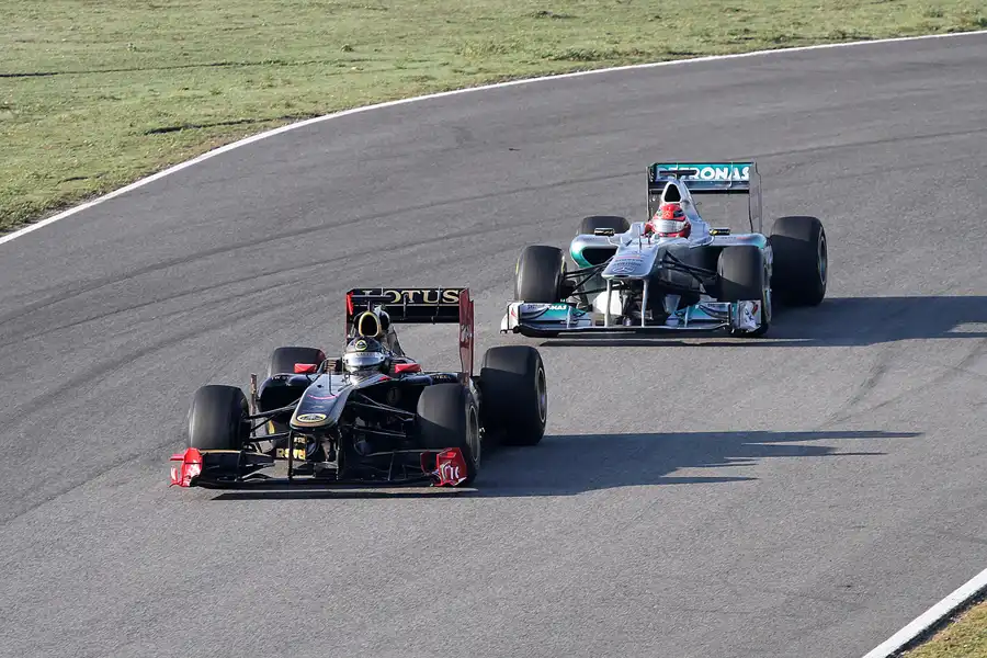 134 | 2011 | Jerez De La Frontera | Renault R31 | Nick Heidfeld + Mercedes Benz W02 | Michael Schumacher | © carsten riede fotografie
