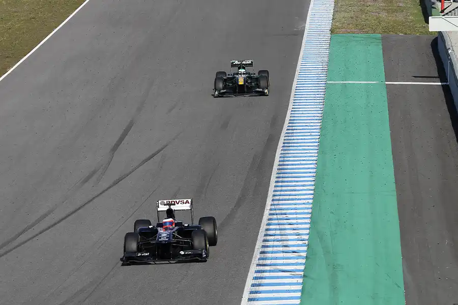 186 | 2011 | Jerez De La Frontera | Williams-Cosworth FW33 | Rubens Barrichello + Lotus-Renault T128 | Heikki Kovalainen | © carsten riede fotografie