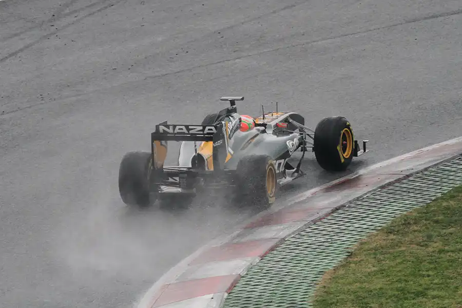 066 | 2011 | Barcelona | Lotus-Renault T128 | Jarno Trulli | © carsten riede fotografie