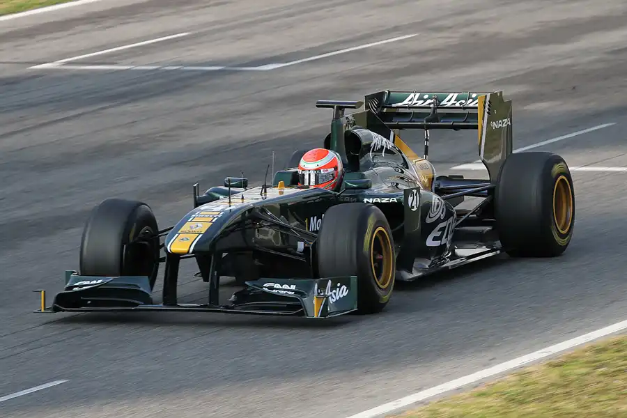 070 | 2011 | Barcelona | Lotus-Renault T128 | Jarno Trulli | © carsten riede fotografie