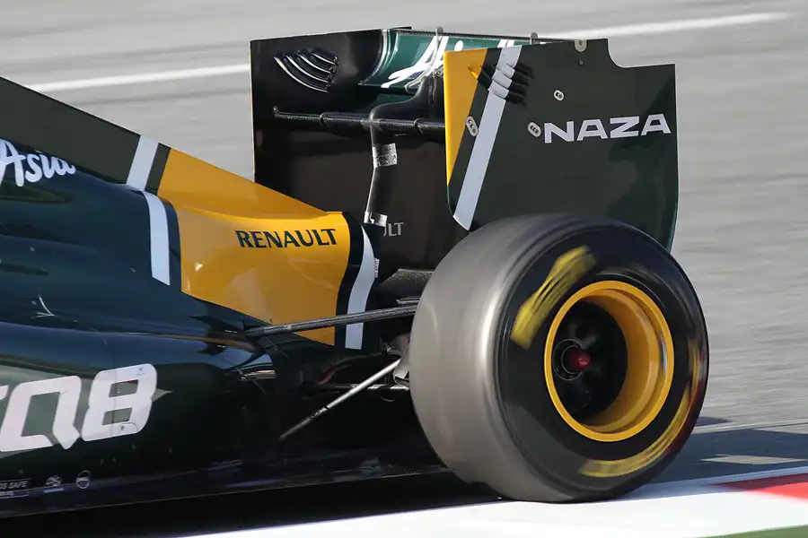 074 | 2011 | Barcelona | Lotus-Renault T128 | Jarno Trulli | © carsten riede fotografie