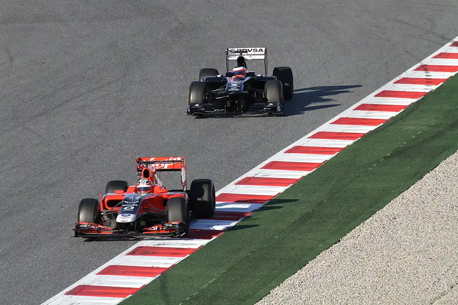 085 | 2011 | Barcelona | Marussia Virgin-Cosworth MVR-02 | Jerome D`Ambrosio + Williams-Cosworth FW33 | Rubens Barrichello | © carsten riede fotografie
