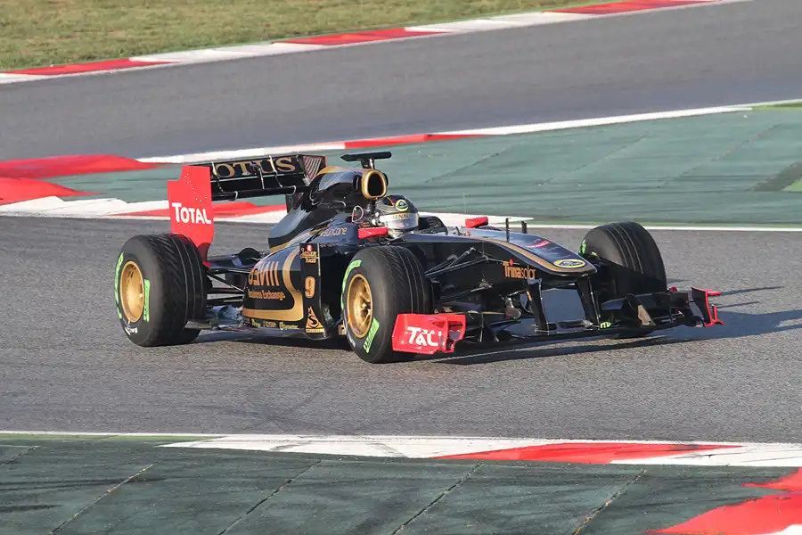 170 | 2011 | Barcelona | Renault R31 | Nick Heidfeld | © carsten riede fotografie