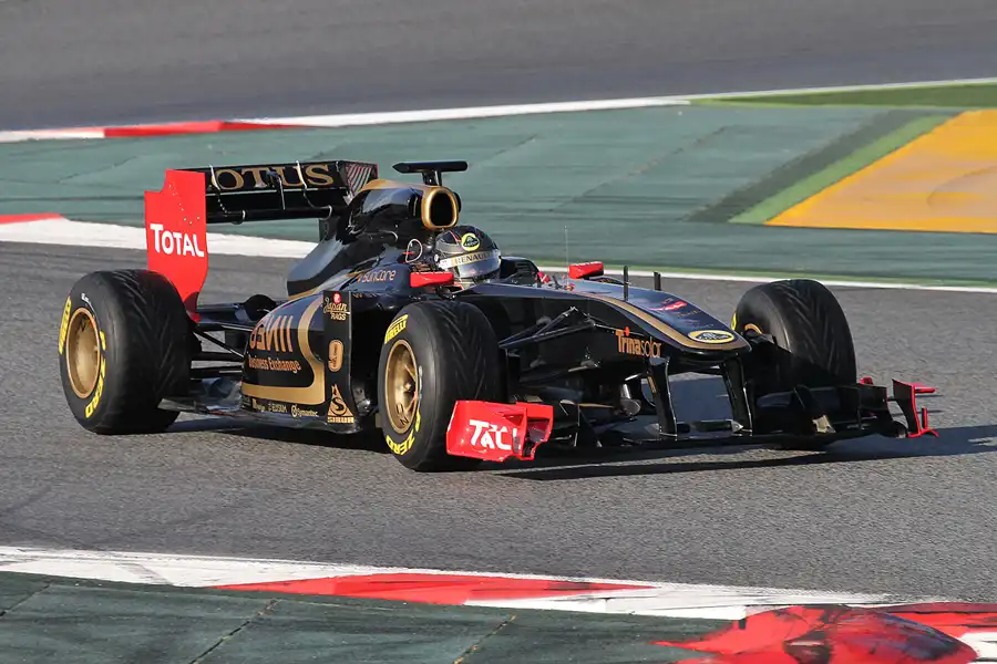 171 | 2011 | Barcelona | Renault R31 | Nick Heidfeld | © carsten riede fotografie
