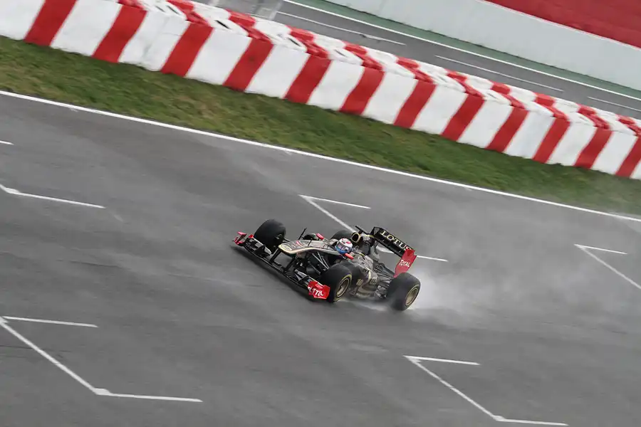 183 | 2011 | Barcelona | Renault R31 | Vitali Petrov | © carsten riede fotografie