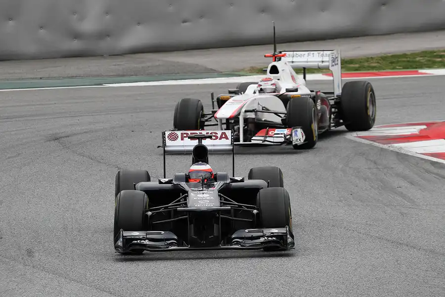 251 | 2011 | Barcelona | Williams-Cosworth FW33 | Rubens Barrichello + Sauber-Ferrari C30 | Kamui Kobayashi | © carsten riede fotografie
