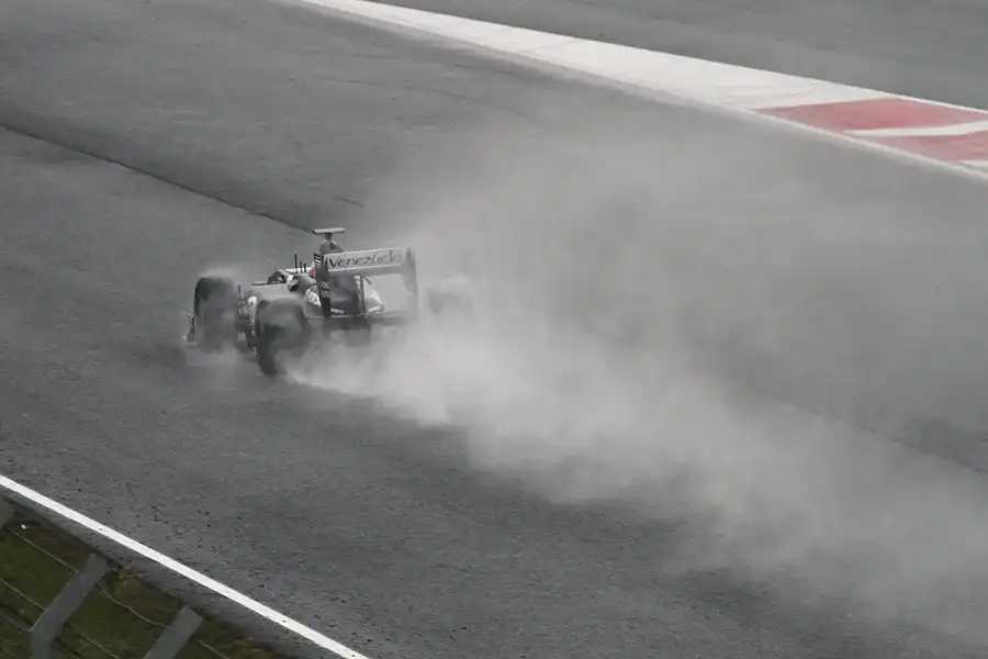 252 | 2011 | Barcelona | Williams-Cosworth FW33 | Pastor Maldonado | © carsten riede fotografie