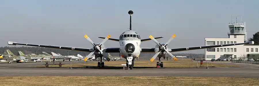 007 | 2011 | Berlin | Flugplatz Gatow (GWW) | © carsten riede fotografie