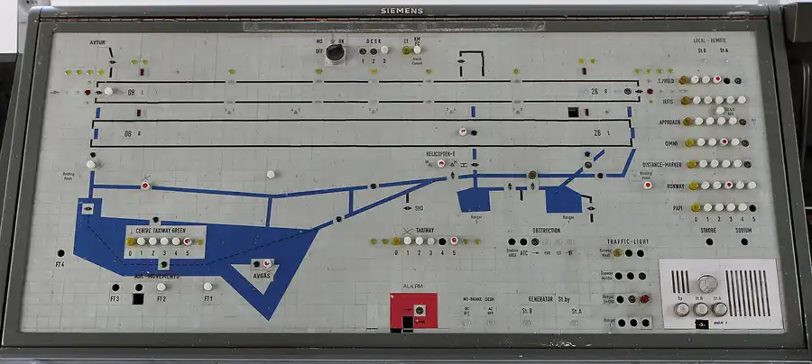 035 | 2011 | Berlin | Flugplatz Gatow (GWW) | © carsten riede fotografie