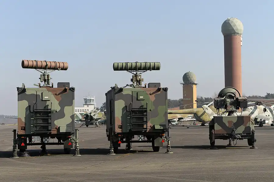 094 | 2011 | Berlin | Flugplatz Gatow (GWW) | © carsten riede fotografie
