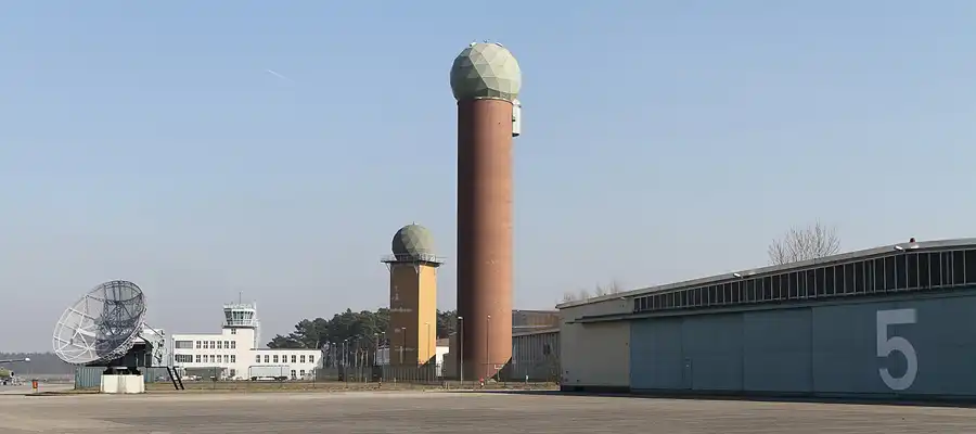 097 | 2011 | Berlin | Flugplatz Gatow (GWW) | © carsten riede fotografie