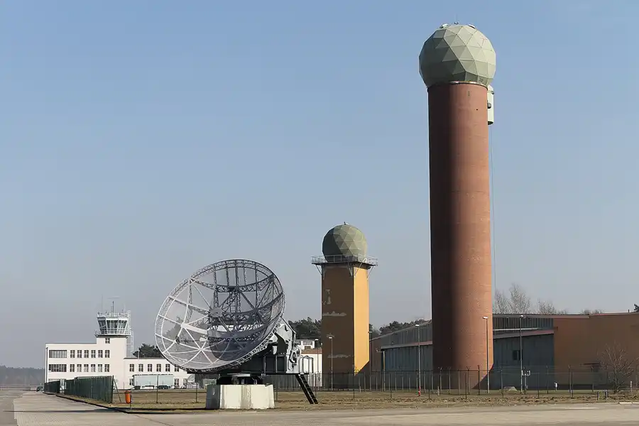 098 | 2011 | Berlin | Flugplatz Gatow (GWW) | © carsten riede fotografie