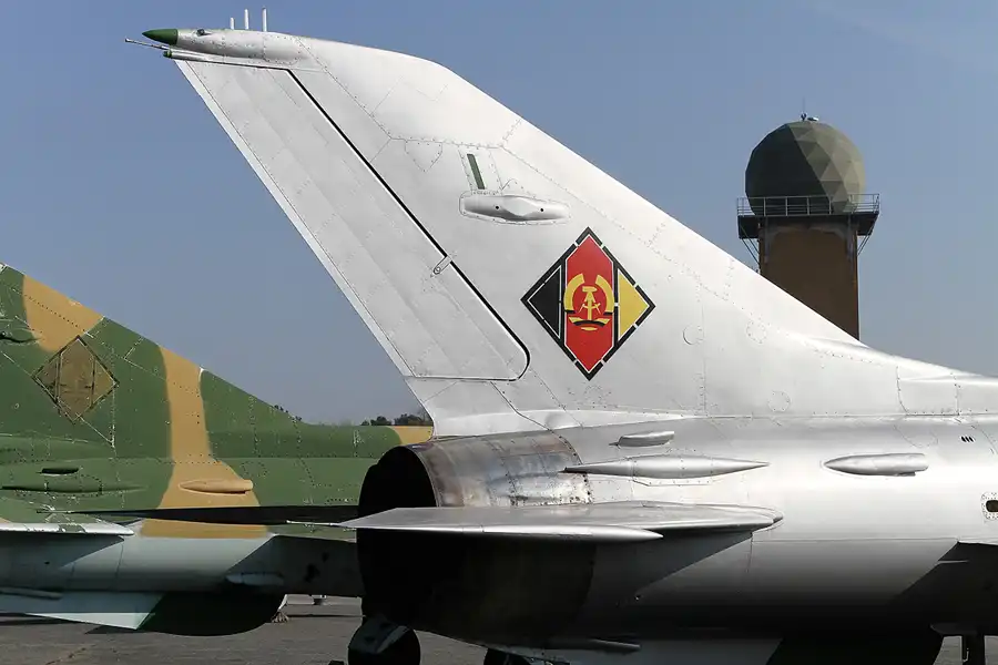 100 | 2011 | Berlin | Flugplatz Gatow (GWW) | © carsten riede fotografie