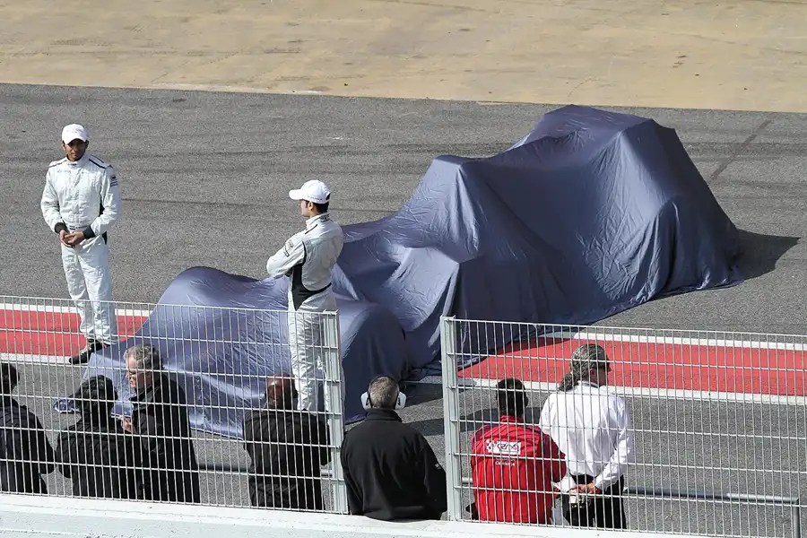 050 | 2011 | Barcelona | HRT-Cosworth F111 | Narain Karthikeyan + Vitantonio Liuzzi | © carsten riede fotografie