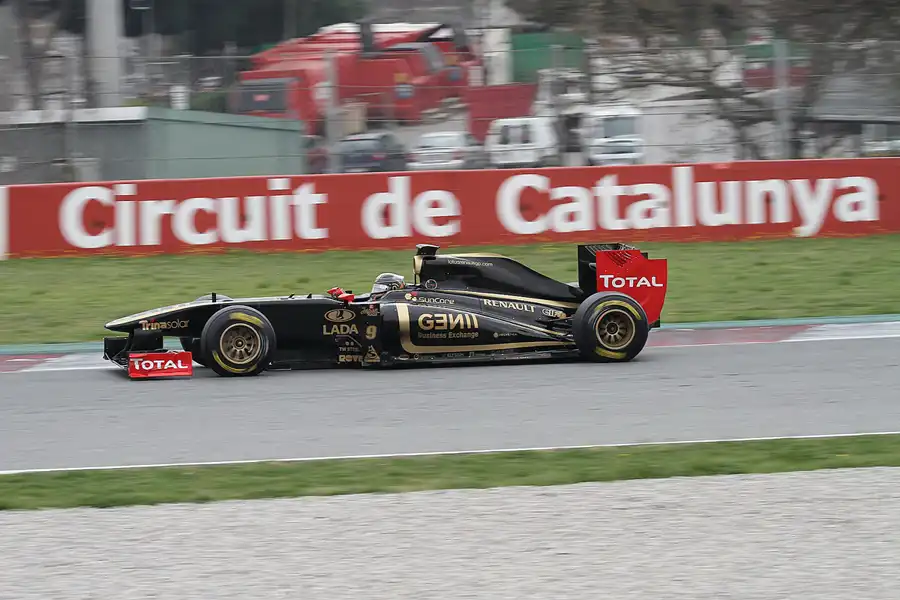 210 | 2011 | Barcelona | Renault R31 | Nick Heidfeld | © carsten riede fotografie