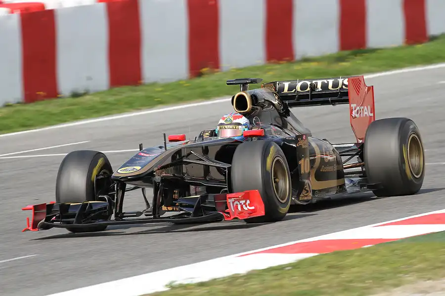 214 | 2011 | Barcelona | Renault R31 | Vitali Petrov | © carsten riede fotografie